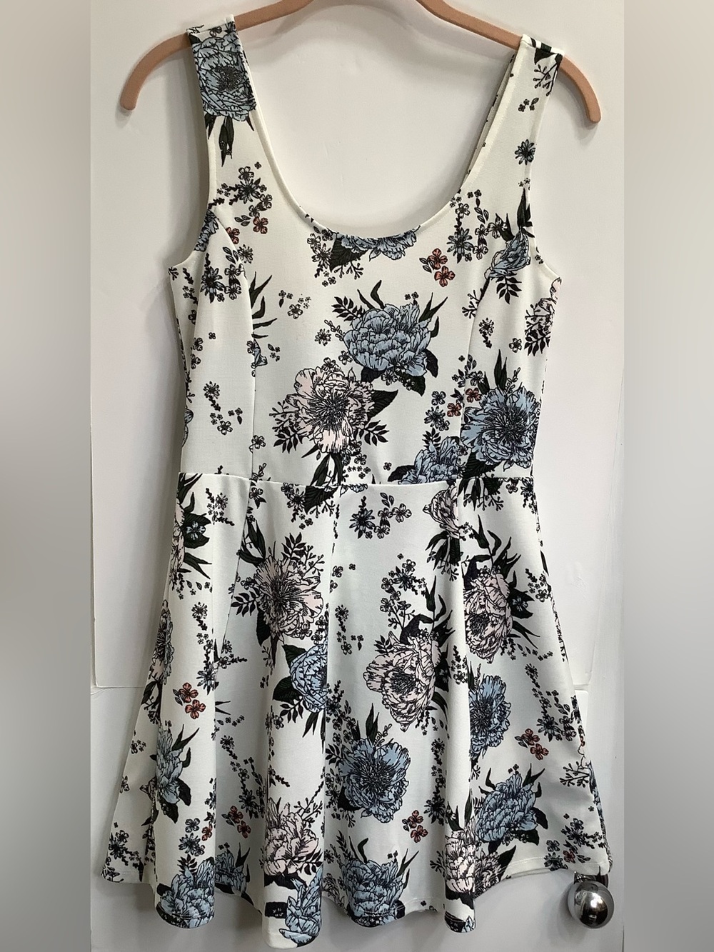H&M White Floral Scoop Neck Skater Dress with Blue and Blush Accents. Size 10